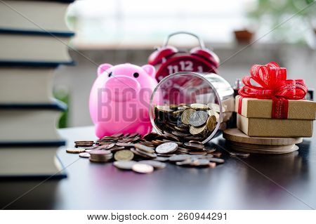 Money Saving Money Saving Ideas Save Money, Preset Ideas By Hand, Put Money In The Money Stack Busin