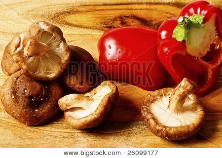 Shiitake och röd paprika
