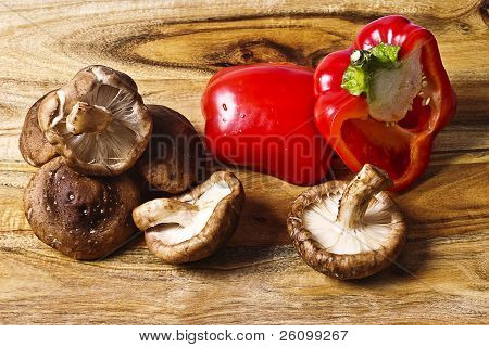 Shiitake och röd paprika