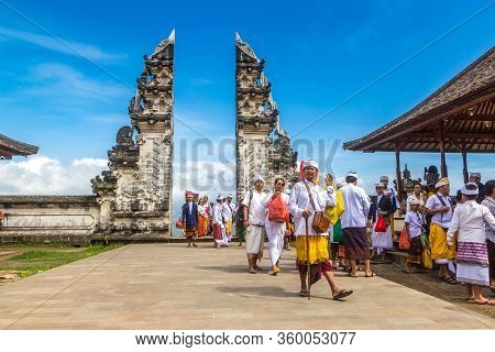 Pura Agung Lempuyang Temple
