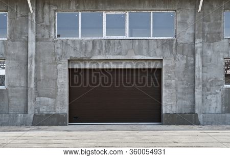 roller garage doors or sliding gates, construction or renovation of a garage or industrial building