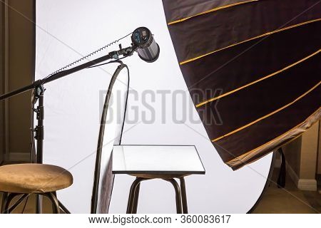 A Behind The Scenes Look At An Instant In Home Product Photo Shoot. The Image Demonstrates Lighting 