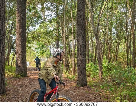 Loei/thailand-17 Feb 2019:unacquainted Tourist Waiting On Nature Trail At Phu Kradueng Mountain Nati