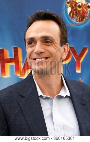 LOS ANGELES - NOV 13:  Hank Azaria at the 