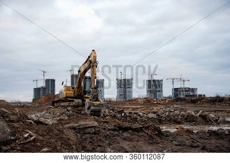 Excavator With Crusher Bucket For Crushing Concrete. Construction Waste Recycling For Construction M