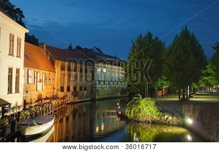Bruges di notte