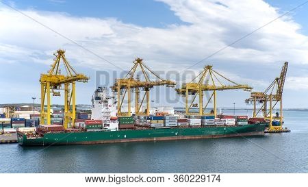 Sydney, Australia - November 27: Container Vessel In Port Of Sydney On November 27, 2018 In Sydney, 