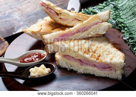 hot mixed sandwich food delicius