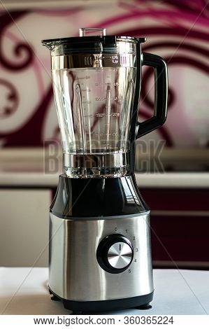Convenient Metal Mixer For Cooking And Cocktails.