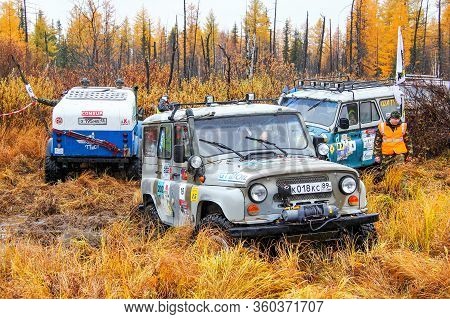 Novyy Urengoy, Russia - September 19, 2015: Off-road Vehicle Uaz 3151 Competes In The Annual Trophy 