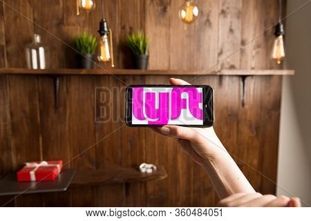 Tula Russia 16.01.20 Lyft On The Phone Display Isolated.