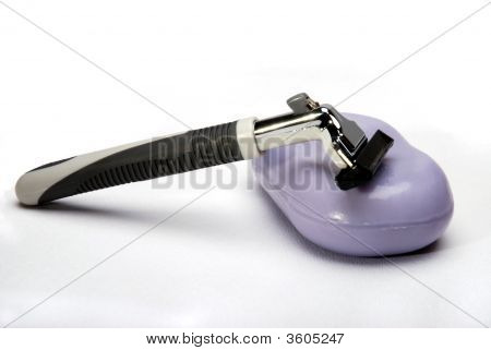 Barbermaskiner og sæbe.