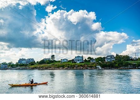 Kennebunkport Me - September 9, 2017: The Coastline In Kennebunkport In The State Of Maine, Usa