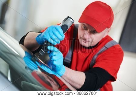 automobile windshield glass repair service. Car glass or chip crack repairing