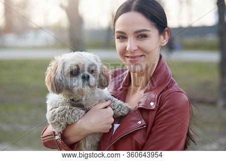 Image Of Attractive Charismatic Brunette Looking Directly At Camera, Having Pleasant Facial Expressi