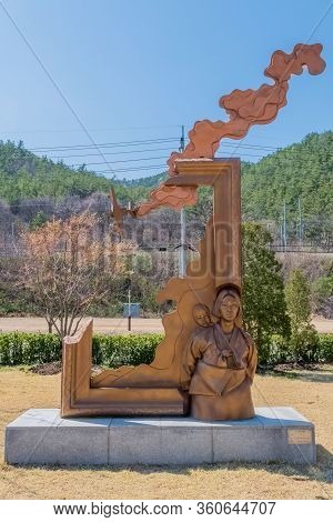 Hwanggan, South Korea; April 8,2020: Bronze Statue Called Eyes By Park Keon Jae, Park Chan Keul And 