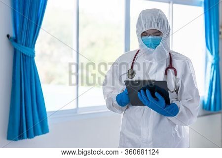 Doctor Are Wearing Ppe Checking A Patient's Medical Record On A Clipboard For Corona/covid-19 Virus 