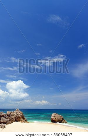 ริมชายหาดโอกินาว่าญี่ปุ่น