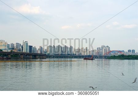 Hang River In Seoul In The Evening