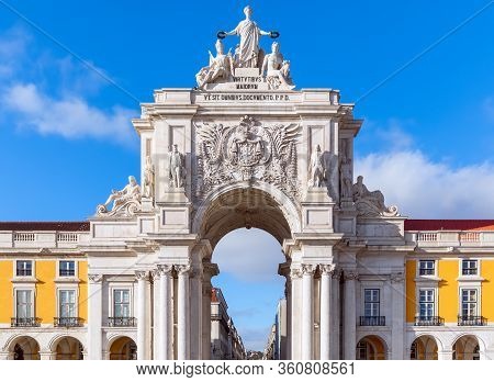 Rua Augusta Arch (arco Da Rua Augusta) Is A Stone Triumphal Arch In Commerce Square (praça Do Comérc