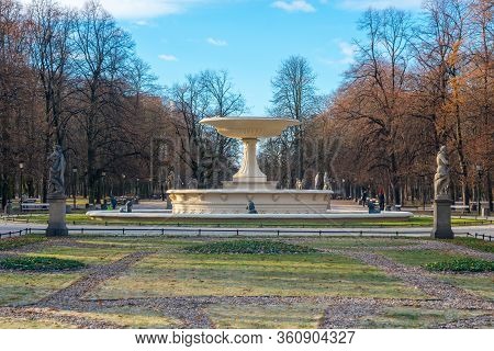 Warsaw, Poland - January 3, 2019: Fountain In The Park In Winter, Warsaw