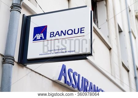 Bordeaux , Aquitaine / France - 02 02 2020 : Axa Logo Banque Sign White Blue French Multinational In