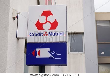 Bordeaux , Aquitaine / France - 01 15 2020 : Credit Mutuel Atm French Sign Bank Logo Office Signage 