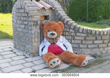 Belgium, Sint Gillis Waas, 07 04 2020, During The Coronavirus Covid 19 Throughout Flanders Takes His