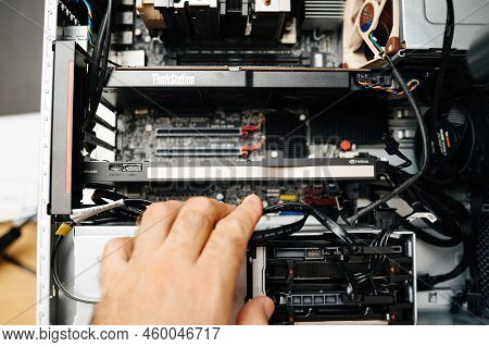 London, United Kingdom - Aug 5, 2022: Pov Male Hand Preparing To Extract Replance The New Powerful N