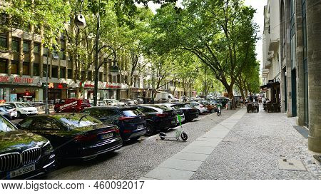 Berlin, Germany. 16 August 2022. A Bustling City, A Street Of A Great Metropolis.the Luxury Shopping