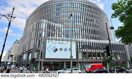Berlin, Germany. 16 August 2022. A Bustling City, A Street Of A Great Metropolis.the Luxury Shopping