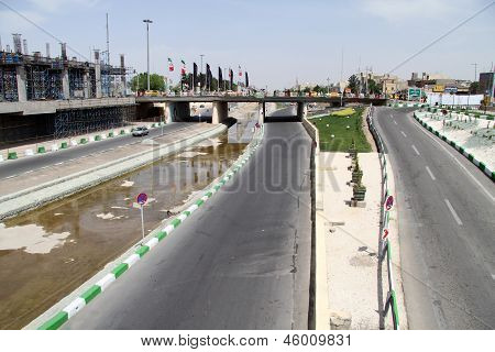 Río, puente y camino