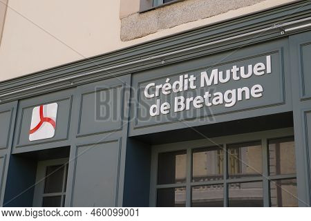 Bordeaux , Aquitaine  France - 08 15 2022 : Credit Mutuel De Bretagne Sign Brand And Text Logo On Ba