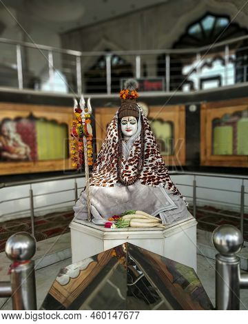 Jalandhar, Punjab, India - July 5, 2022, Lord Shiv Statue At Devi Talab Mandir In Jalandhar