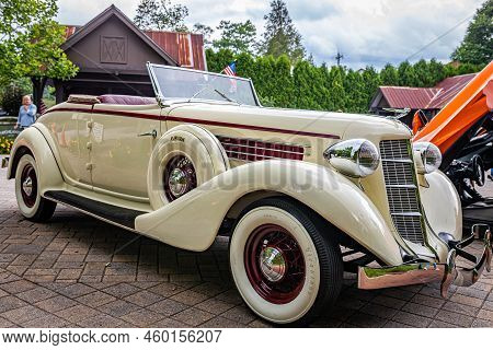 Highlands, Nc - June 10, 2022: Low Perspective Front Corner View Of A 1936 Auburn 852 2 Door Cabriol