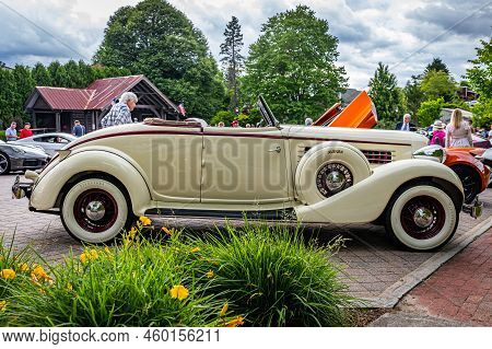 Highlands, Nc - June 10, 2022:  Low Perspective Side View Of A 1936 Auburn 852 2 Door Cabriolet At A