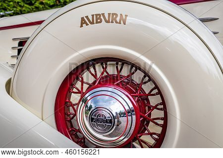 Highlands, Nc - June 10, 2022: Close Up Detail View Of  A 1936 Auburn 852 2 Door Cabriolet Spare Tir