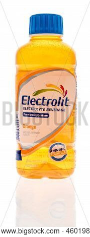 Winneconne, Wi - 23 July 2022: A Bottle Of Electrolit Electrolyte Beverage Drink On An Isolated Back