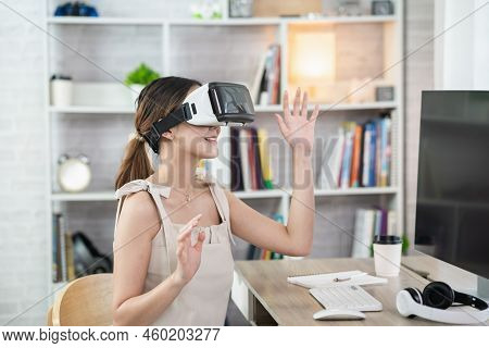 Asian Woman Smile And Play Vr Game, 3D Divice New Innovation Glasses For Entertain At Home, Asian Wo