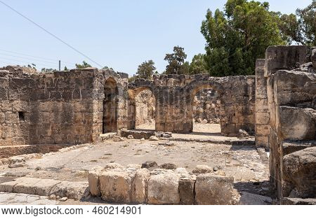 Beit Shean, Israel, August 06, 2022 : Partially Restored Ruins Of One Of The Cities Of The Decapolis