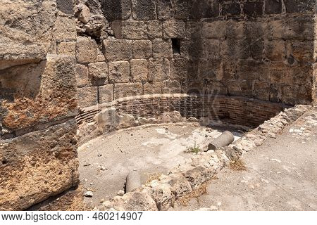 Beit Shean, Israel, August 06, 2022 : Partially Restored Ruins Of One Of The Cities Of The Decapolis