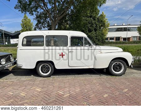 Naarden, The Netherlands - August 23, 2022: Volvo Pv445 Duett Ambulance Parked On A Public Parking L