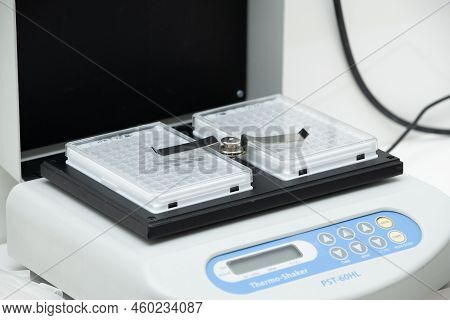 Hospital Laboratories, Automatic Biochemical Analyzer, On White