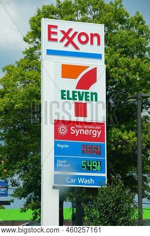 Nashville, Tennessee, U.s.a - June 26, 2022 - The Colorful Sign Of Exxon Gas Station Combined With 7