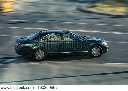 Mercedes-benz S-class W221 At The City Road In Motion. Green Car Driving Along The Presnenskaya Nabe