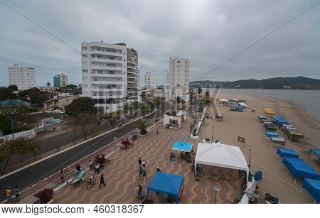 Bahia De Caraquez, Manabi / Ecuador - August 21 2022: People Walking On The Boardwalk Of The City Ne