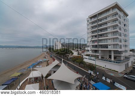 Bahia De Caraquez, Manabi / Ecuador - August 21 2022: People Walking On The Boardwalk Of The City Ne