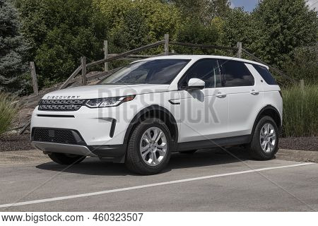 Indianapolis - Circa August 2022: Land Rover Discovery Display At A Dealership. Land Rover Offers Th