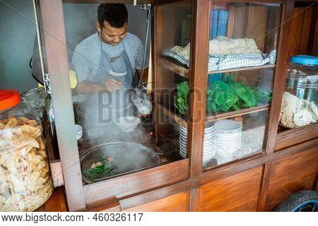 The Seller Takes The Flavoring When Preparing Of Chicken Noodles