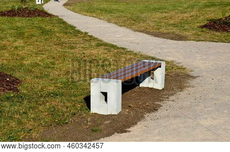 Pedestrian Path Newly Built Compacted Stone Aggregate Permeable Surface Soft For Runners Pedestrian 